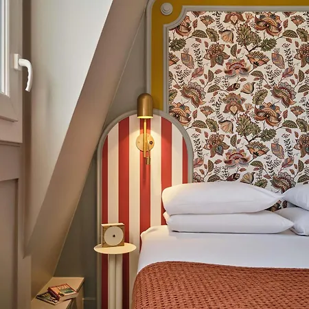 Hotel Mercure Notre Dame Saint Germain Des Pres 4*